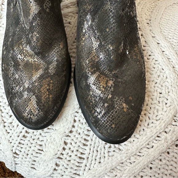 Vionic Kamryn Boa Leather Ankle Boot Size 7.5 - Picture 2 of 7